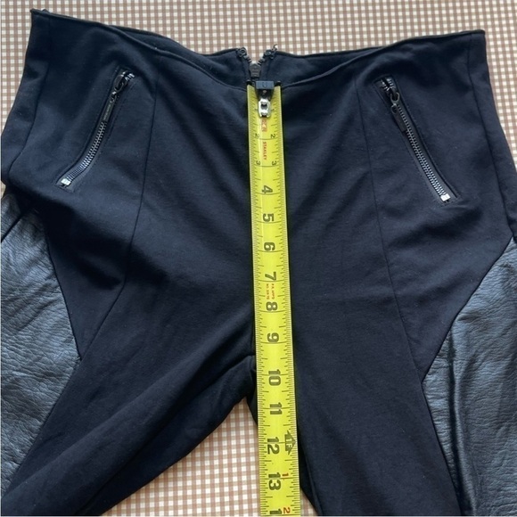 BISOU BISOU by Michele Bohbot black leggings w/
faux leather details. Large - Picture 10 of 15